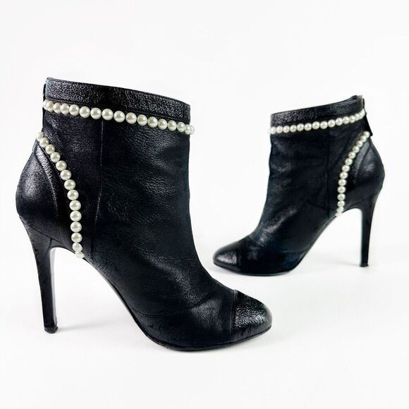 CHANEL Pearl Heel Black Ankle Boots Size 38 Booties CC Logo Metallic Leather - Picture 3 of 12